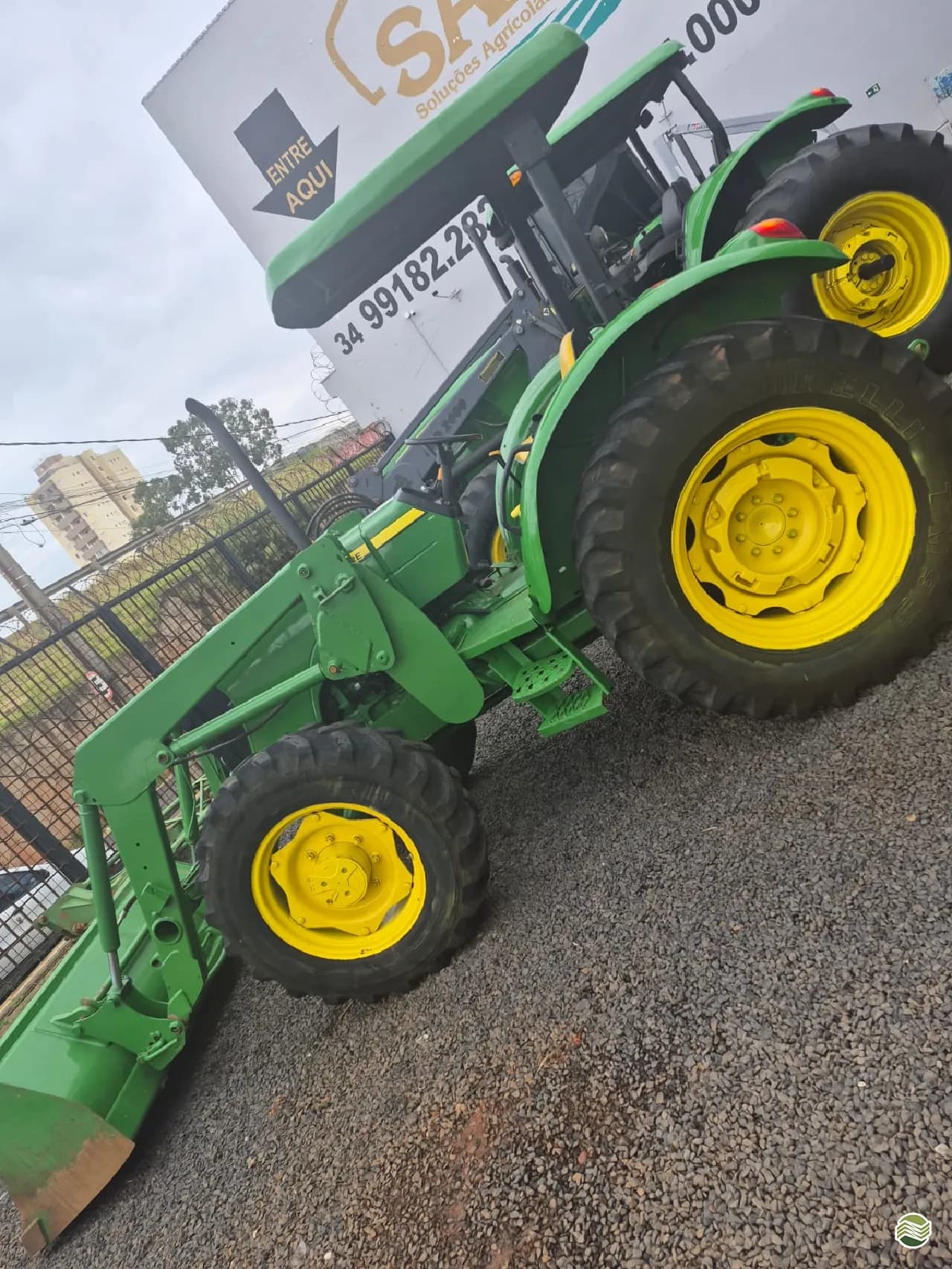 JOHN DEERE 5075E