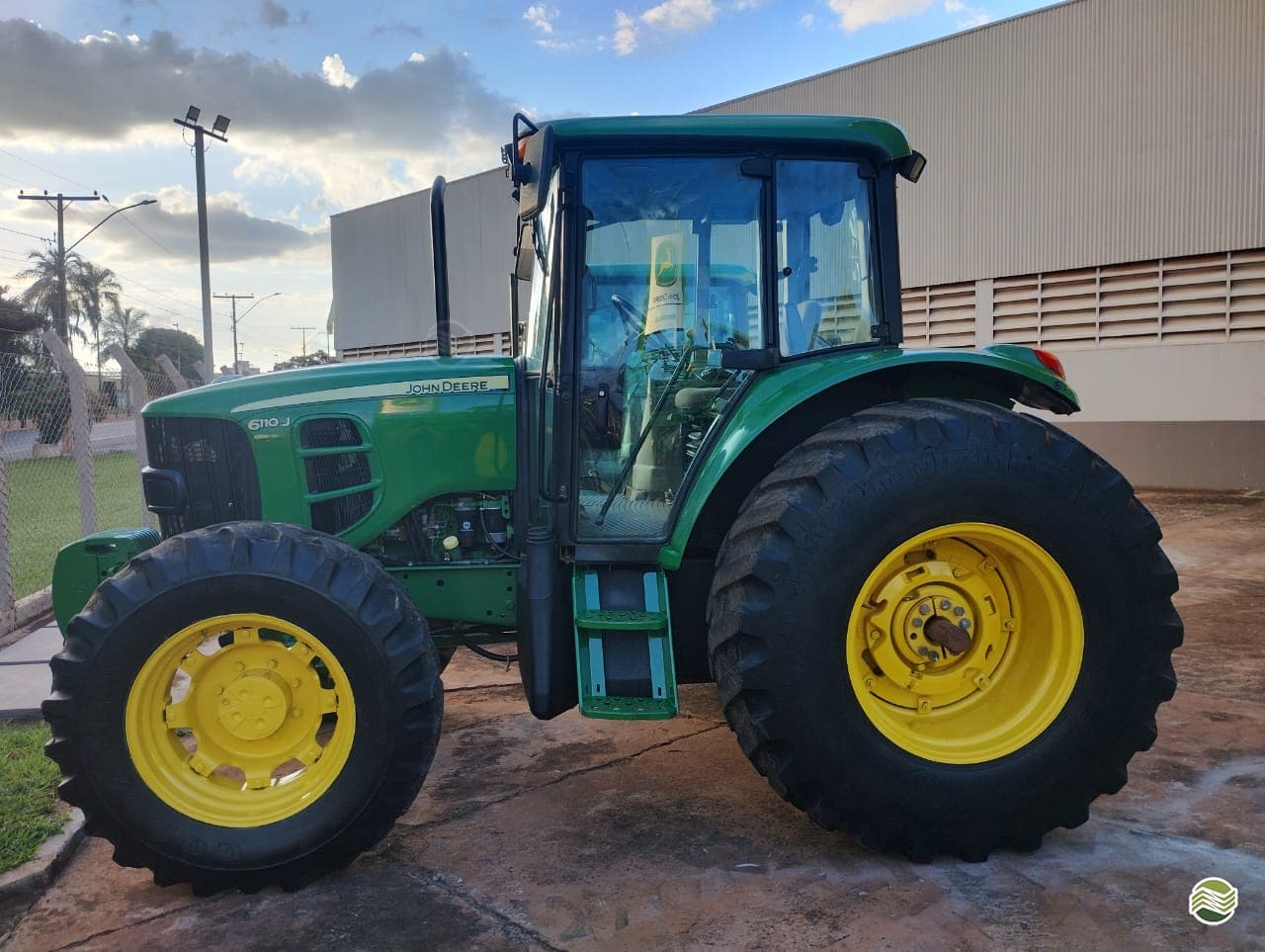 JOHN DEERE 6110J