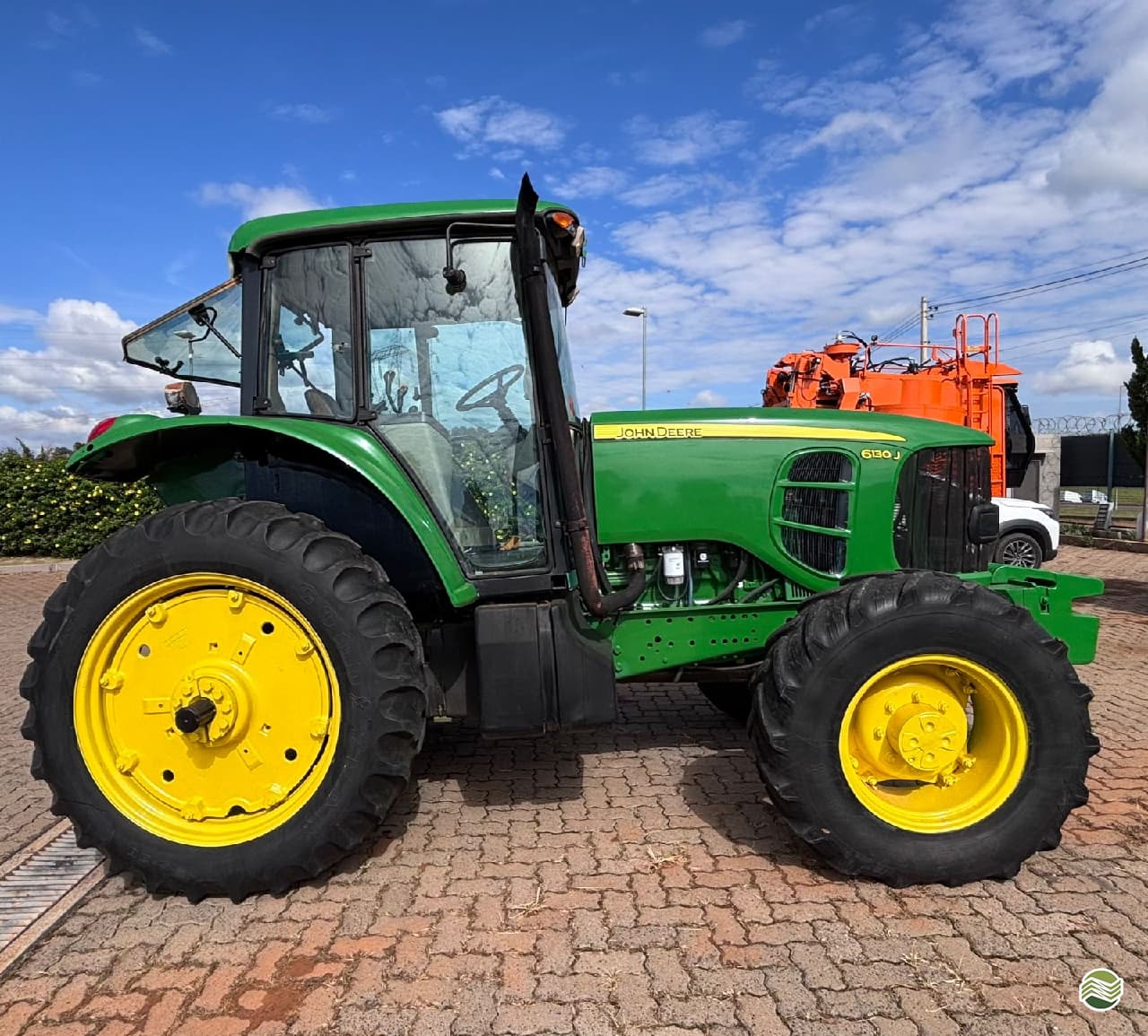 JOHN DEERE 6130J