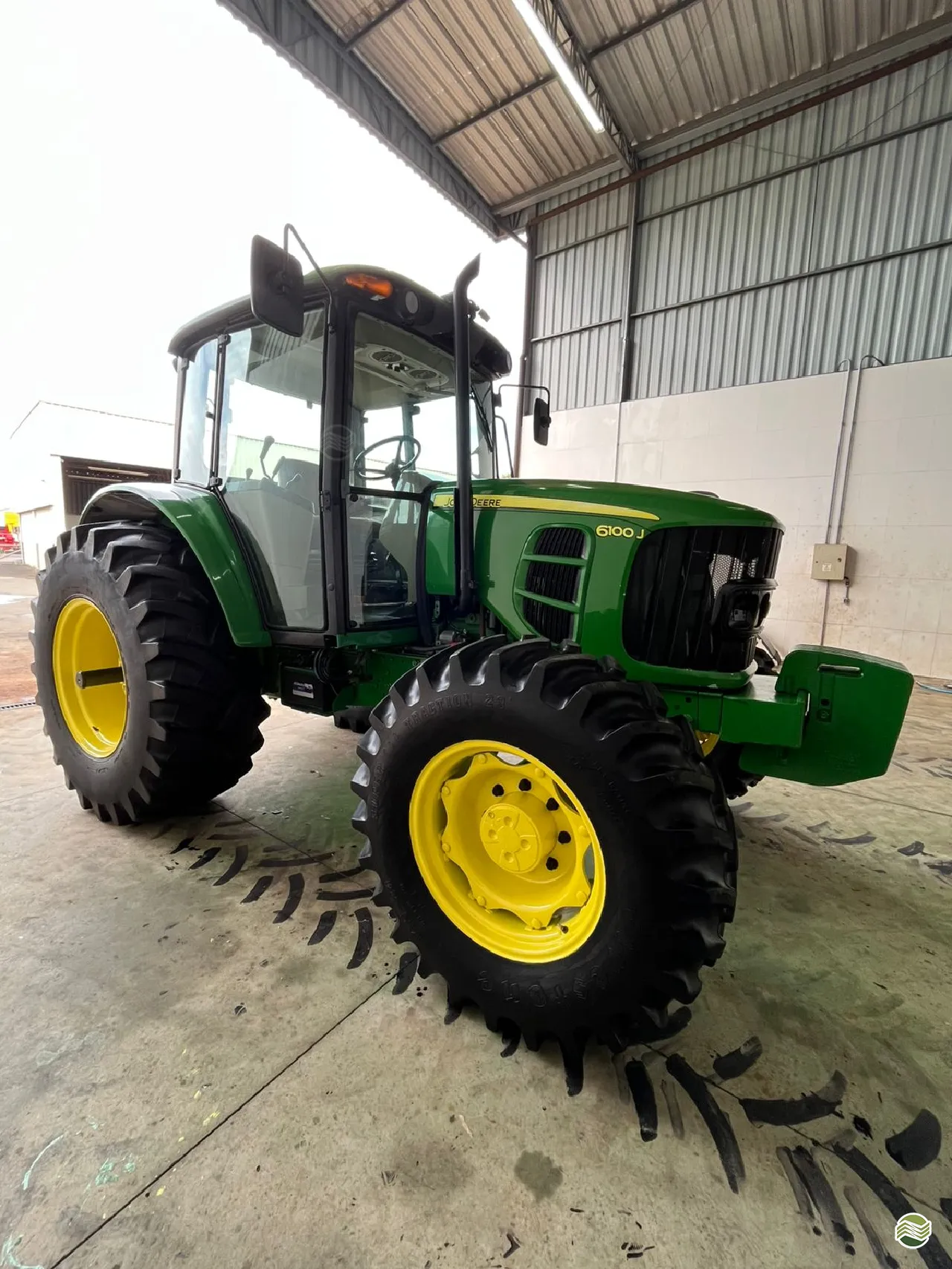JOHN DEERE 6100J